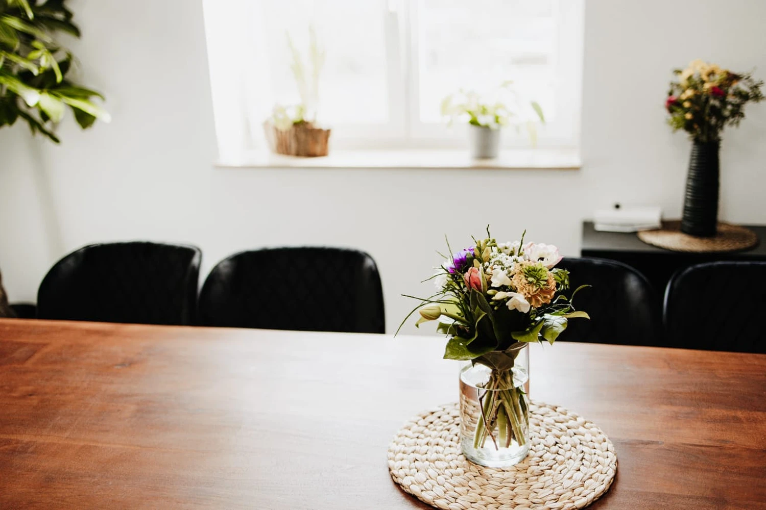 HeilOase Spiczak - Blumenvase auf dem Tisch