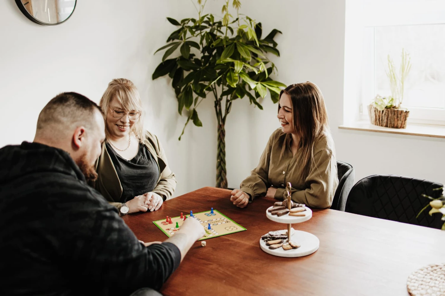 HeilOase Spiczak - Menschen spielen Ludo